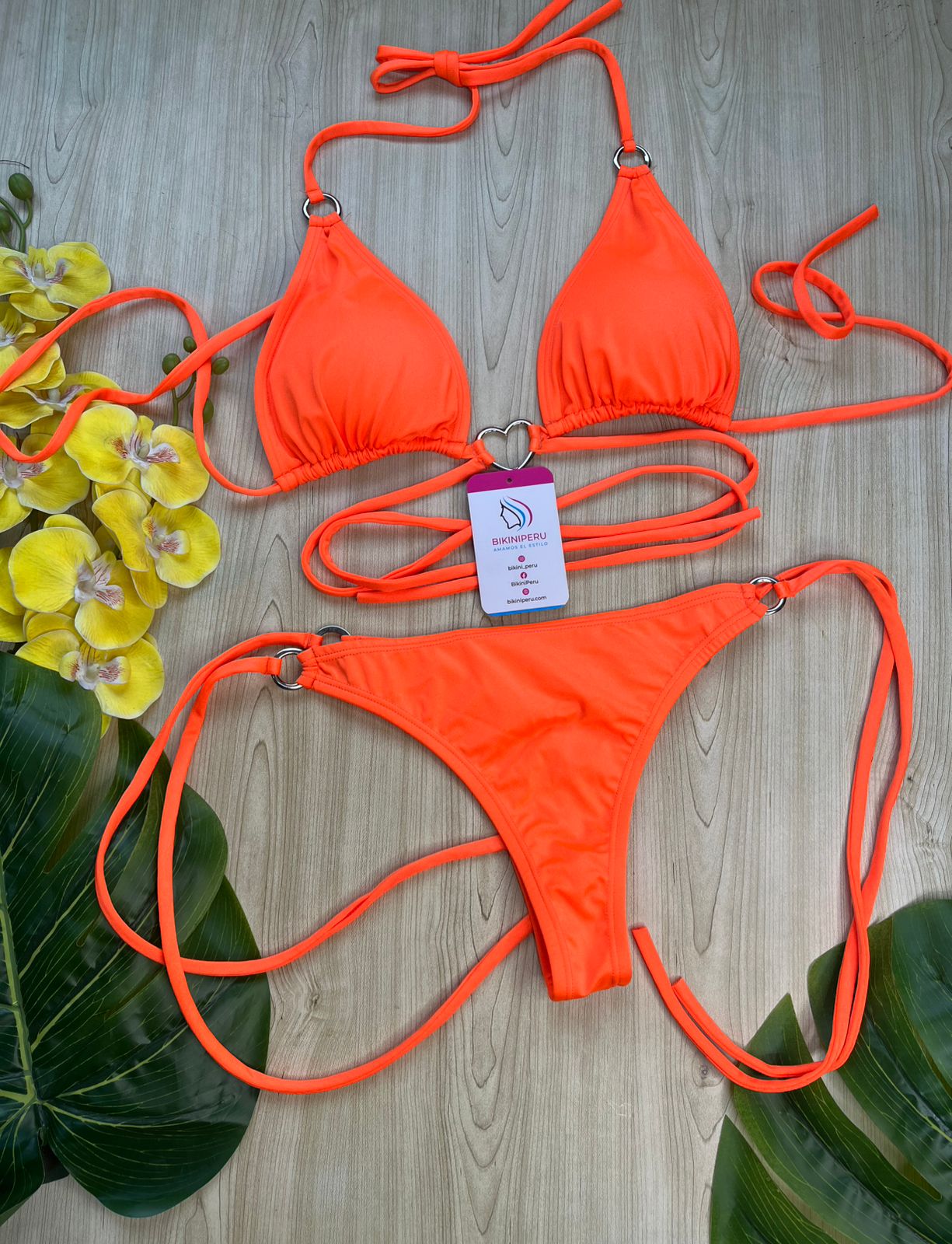 Semi-hilo-color-naranja-con-detalle-de-corazón
